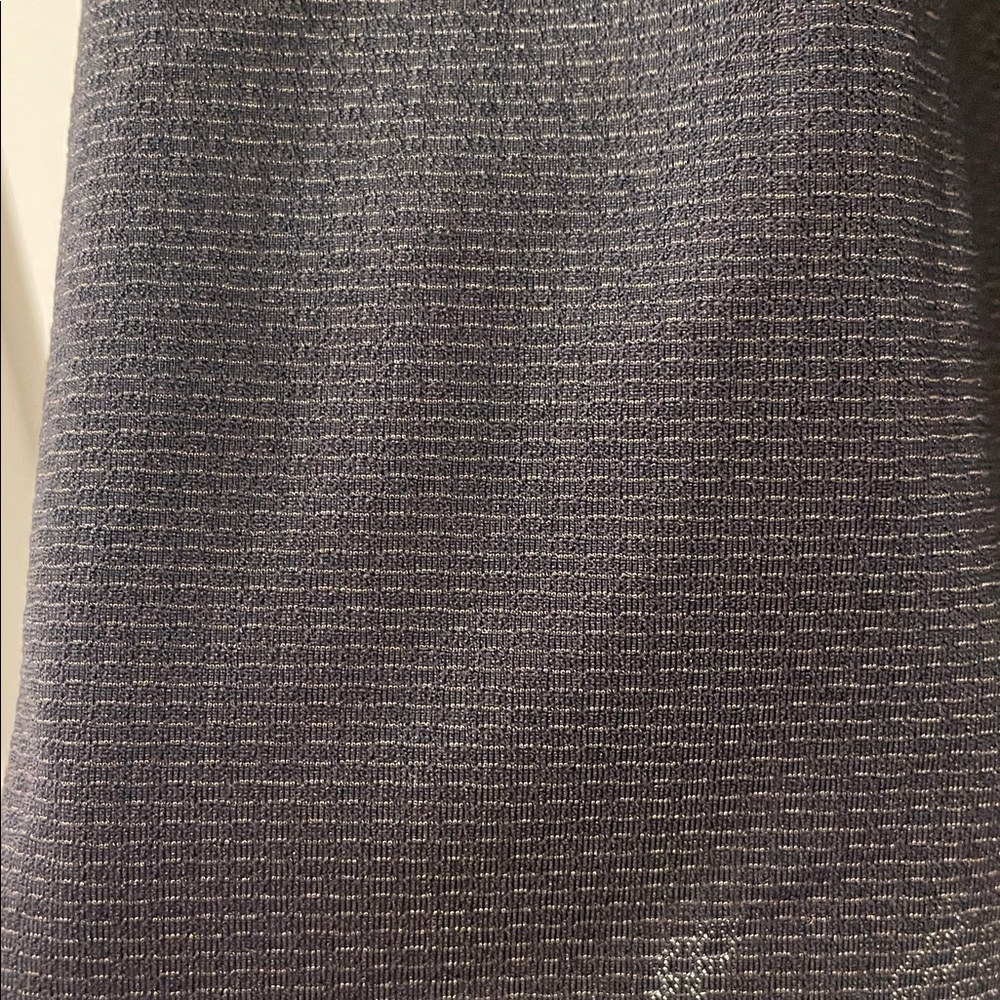 Lululemon black tank top half open back size 4 - Picture 3 of 7